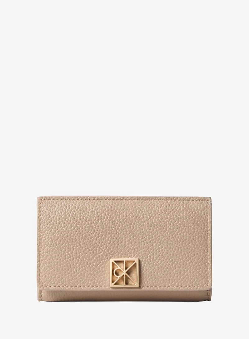 CALVIN KLEIN Emblem Pebble Grain Leather Card Holder